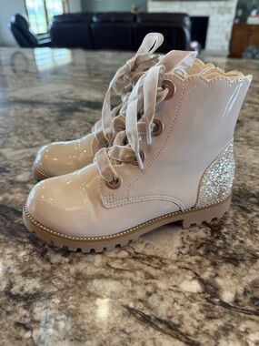 Adorable Girls boots!
